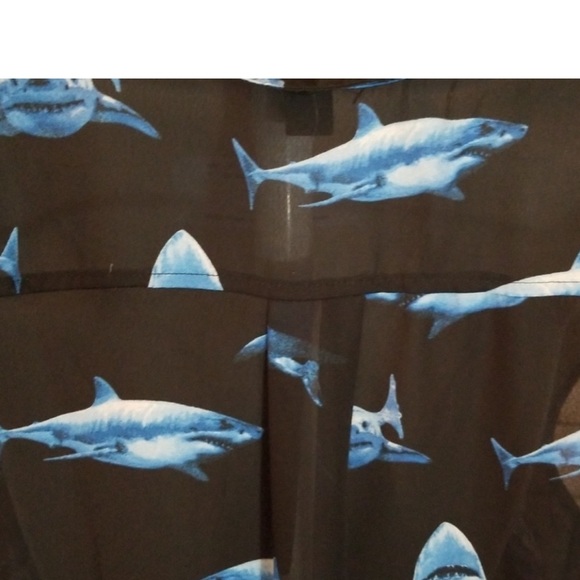 Forever 21 Hi- low shark shirt size small - Picture 6 of 8
